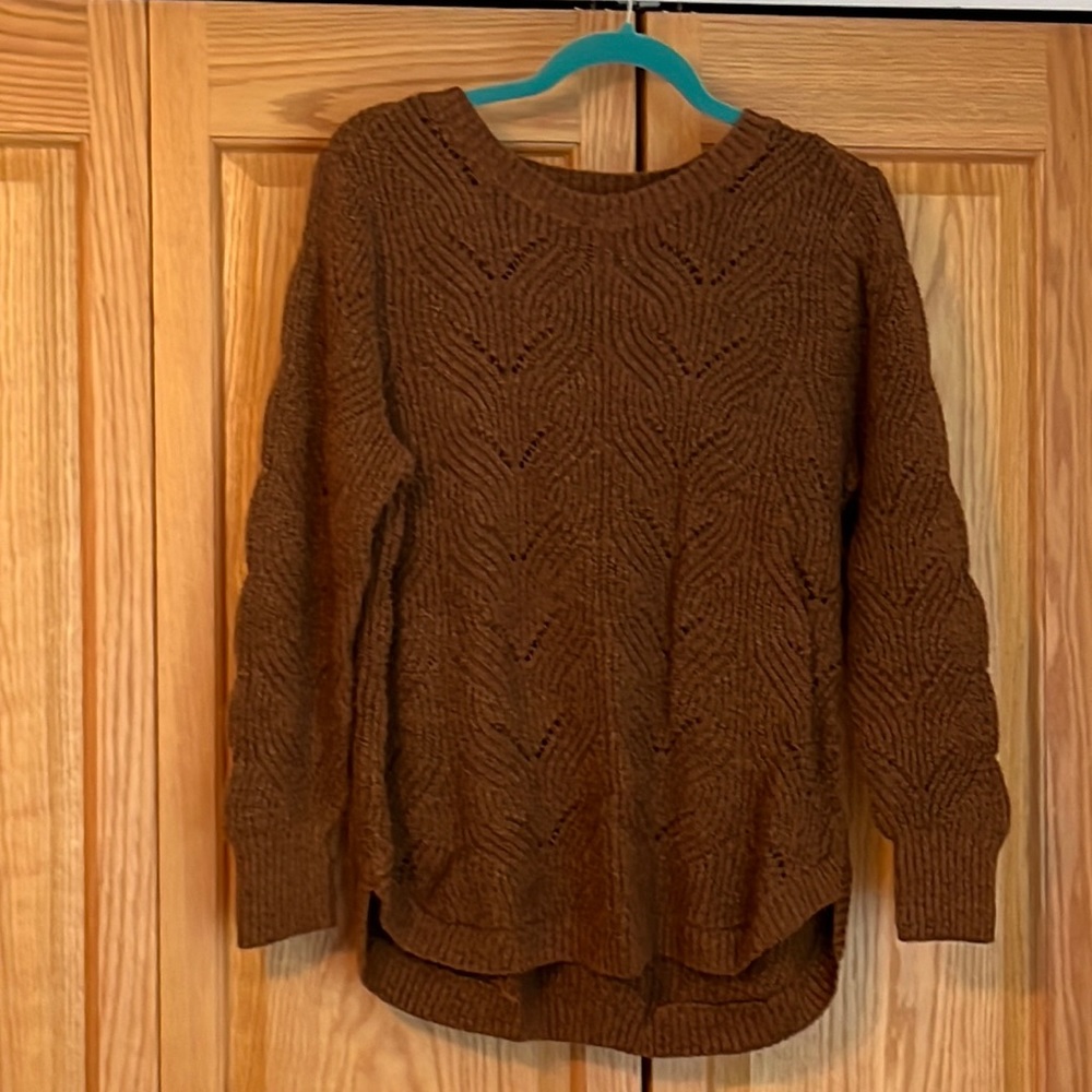Like new pullover sweater.